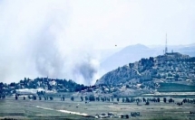 اندلاع حريق في مناطق مفتوحة جراء سقوط قذائف صاروخية