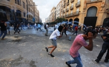 هدوء حذر يسود بيروت بعد اشتباكات عنيفة مع المتظاهرين