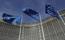 المفوضية الأوروبية تقترح تخفيف قيود السفر وفتح حدود دول الاتحاد