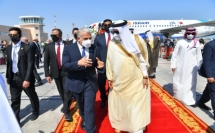 أول زيارة رسمية..... لبيد يصل إلى البحرين لافتتاح السفارة الاسرائيلية