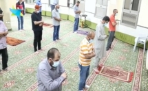 المصلون في مسجد الشافعي في عارة ملتزمون بالتعليمات 
