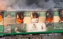 65 قتيلا جراء حريق بقطار ركاب في باكستان