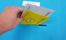 فتح صناديق الاقتراع في انتخابات السلطات المحلية في ظل الحرب