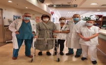 في نفس الوقت: عملية استبدال مفاصل الورك بكلتا الرجلين بتقنية ثورية في المركز الطبي مئير 