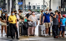 ثاني حالة وفاة خارج الصين.. كورونا يتمدد حاصداً 425 جثة وهونغ كونغ تسجل أول حالة وفاة جراء فيروس كورونا