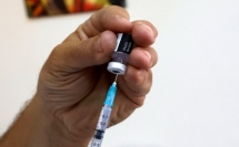 فايزر تدرس إعطاء جرعة ثالثة: دراسة تكشف اللقاح فعال ضد الطفرة البرازيلية