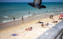 وزارة الصحة: إزالة تحذير السباحة في شواطئ تل أبيب وهرتسليا