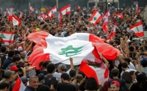 اللبنانيون يستعدون ليوم الحسم إما الاستقالة أو التصعيد