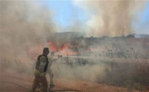 شمال البلاد: حرائق جراء سقوط قذائف صاروخية.. طواقم الاطفاء والانقاذ تعمل على اخماد الحرائق