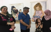 الفنانة سهى فروجة تقيم معرض فني جماعي لفنانين فلسطينيين ضمن مشروعها النهائي للتخرّج من كليّة الفنون همدراشا