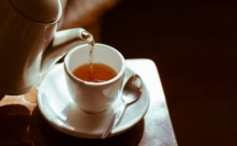 احذروا الشاي الساخن جداً يضر بكم!