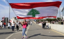 لبنان.. قطع طرقات واستعدادات لمسيرة الإنذار الأخير
