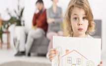 الأطفال والتأقلم مع العيش في منزلين بعد طلاق الأهل