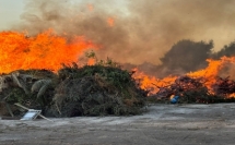 باقة الغربية : حريق في اكوام حطب ونفايات