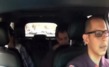 نيويورك - راكب يهاجم بوحشية سائق تاكسي ! (فيديو)