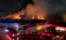 ريشون لتسيون: اندلاع حريق في مصنع مواد بلاستيكية- لم يبلغ عن اصابات