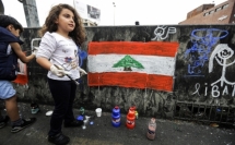 احتجاجات لبنان تدخل يومها الـ13 ومخاوف من أزمة طحين ومحروقات
