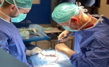 عملية جراحية بالعامود الفقري بتقنية ميكرو إجتياحية