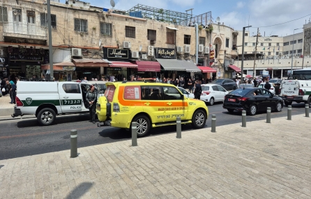 الشرطة : طعن شرطي في البلدة القديمة بالقدس وتحييد المشتبه بإطلاق نار من قبل رجال شرطة