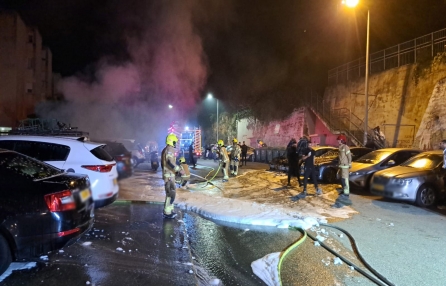 اندلاع حريق في عدد من السيارات في مدينة حيفا