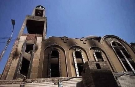عشرات المصابين والقتلى في حريق كنيسة أبوسيفين في مصر 